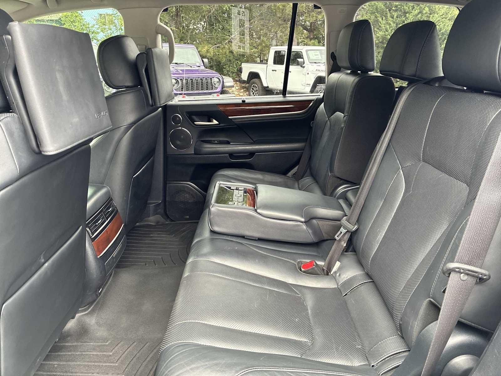 Used 2017 Lexus LX 570 4WD w/ Luxury Package image 25
