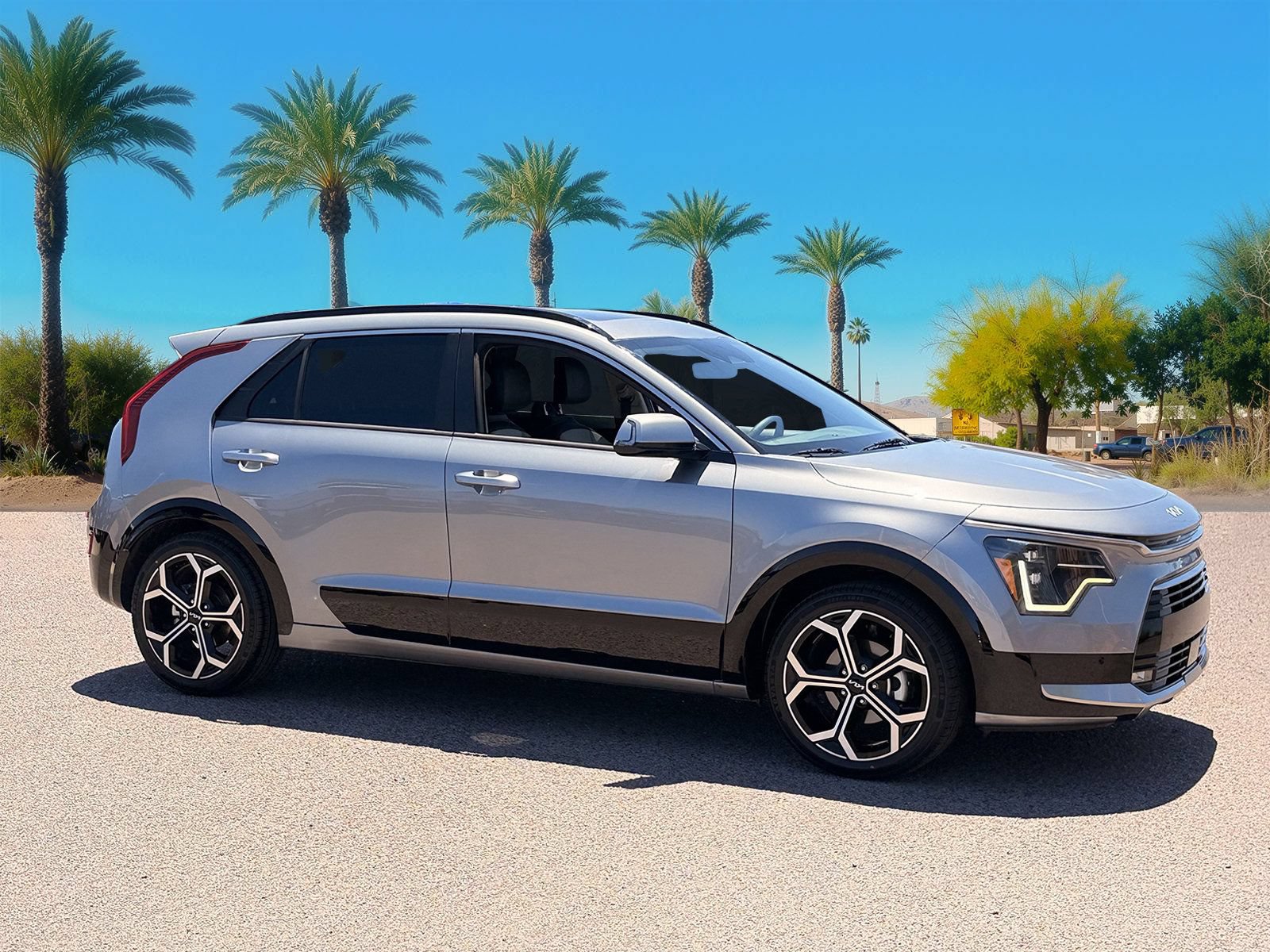 Used 2023 Kia Niro SX Touring FWD image 7