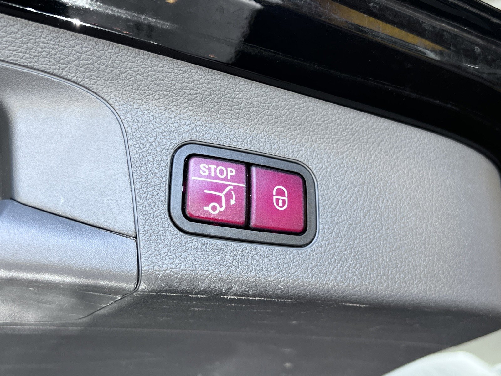 Used 2020 Mercedes-Benz GLS 450 4MATIC image 33