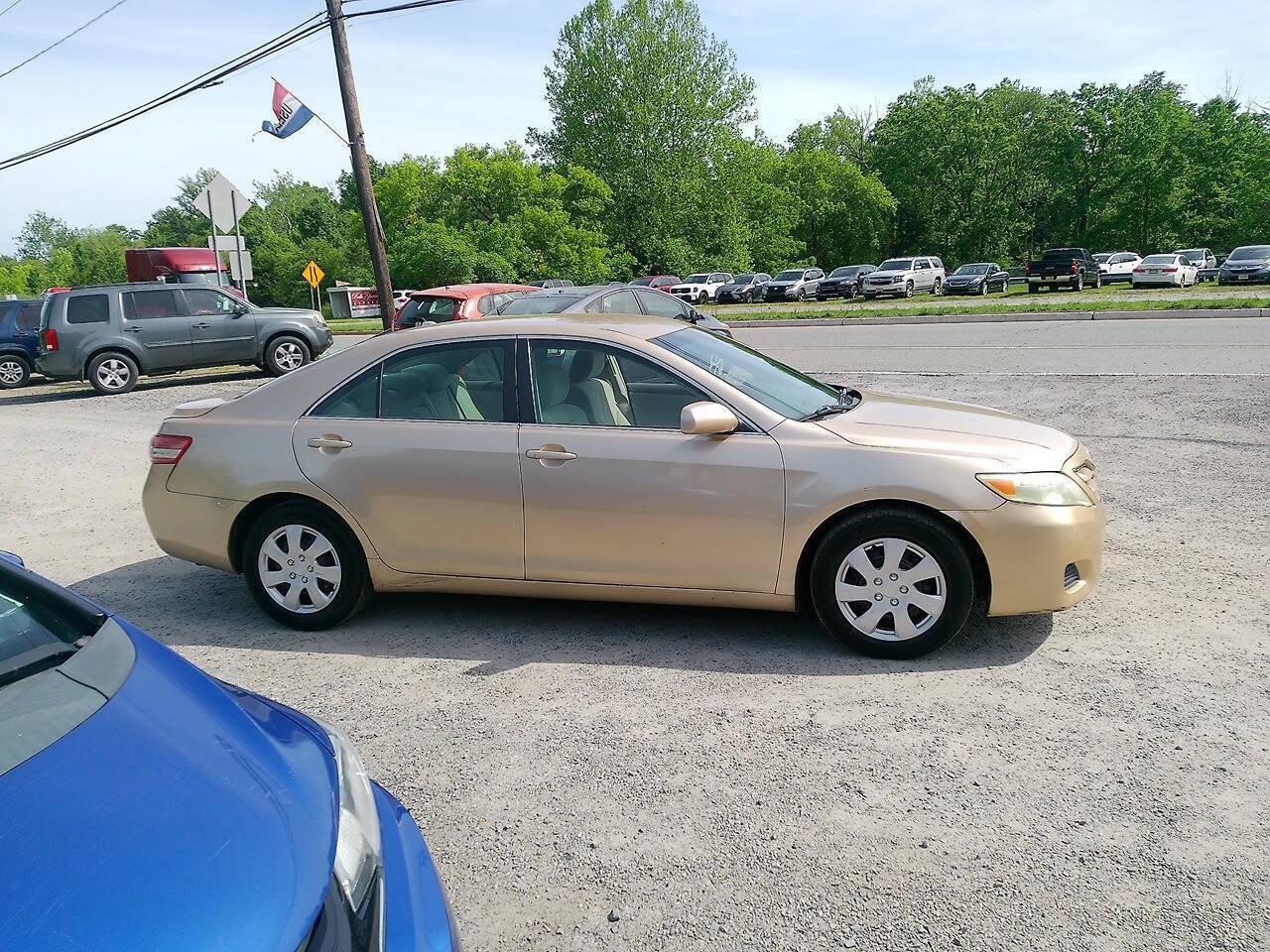 Used 2010 Toyota Camry LE FWD image 9
