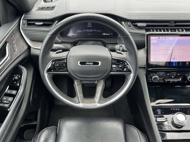 Used 2022 Jeep Grand Cherokee Overland w/ Luxury Tech Group IV AWD/4WD image 18