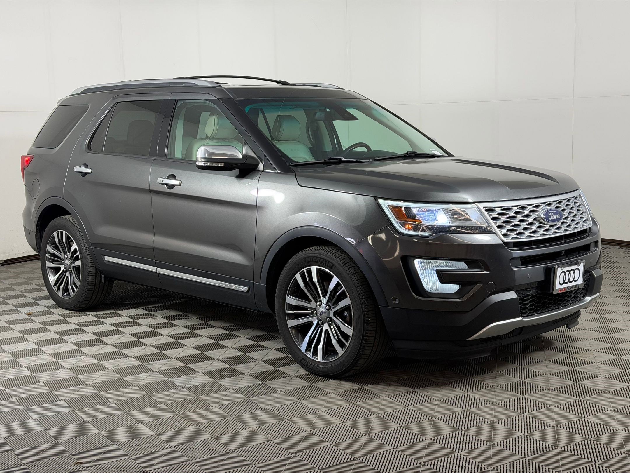 Used 2016 Ford Explorer Platinum AWD/4WD image 7