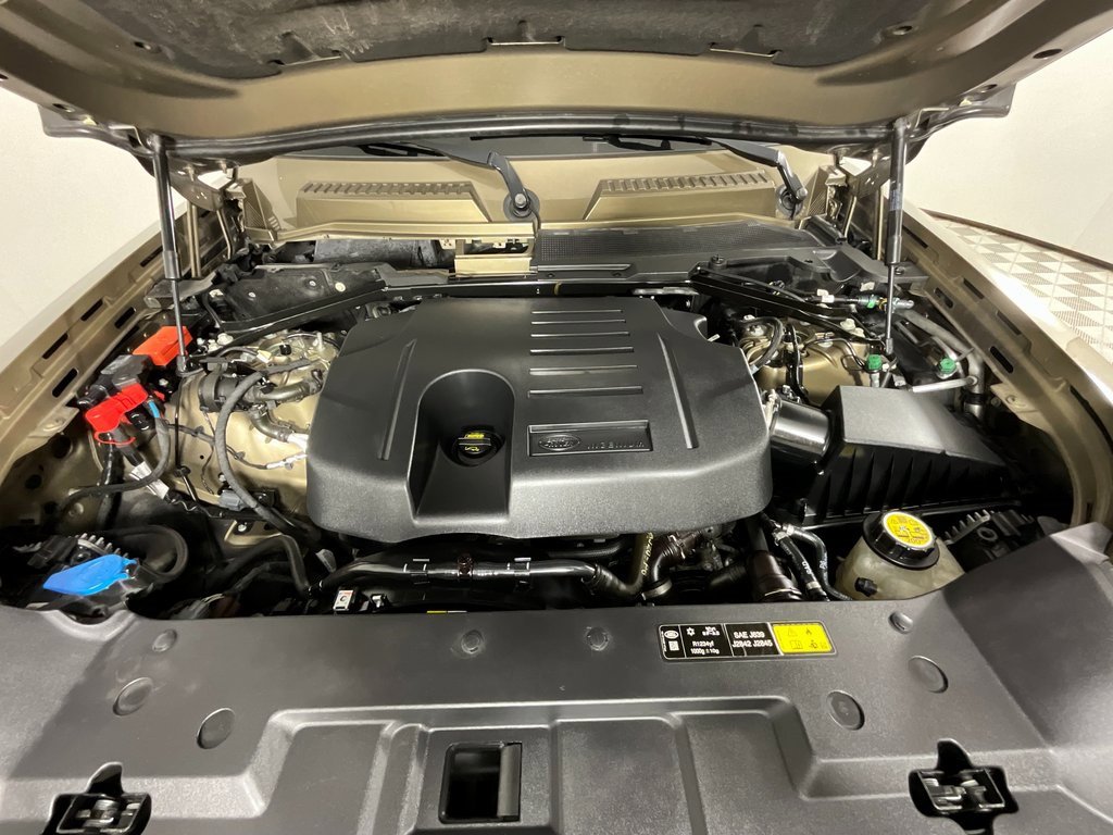 Used 2020 Land Rover Defender 110 HSE image 28