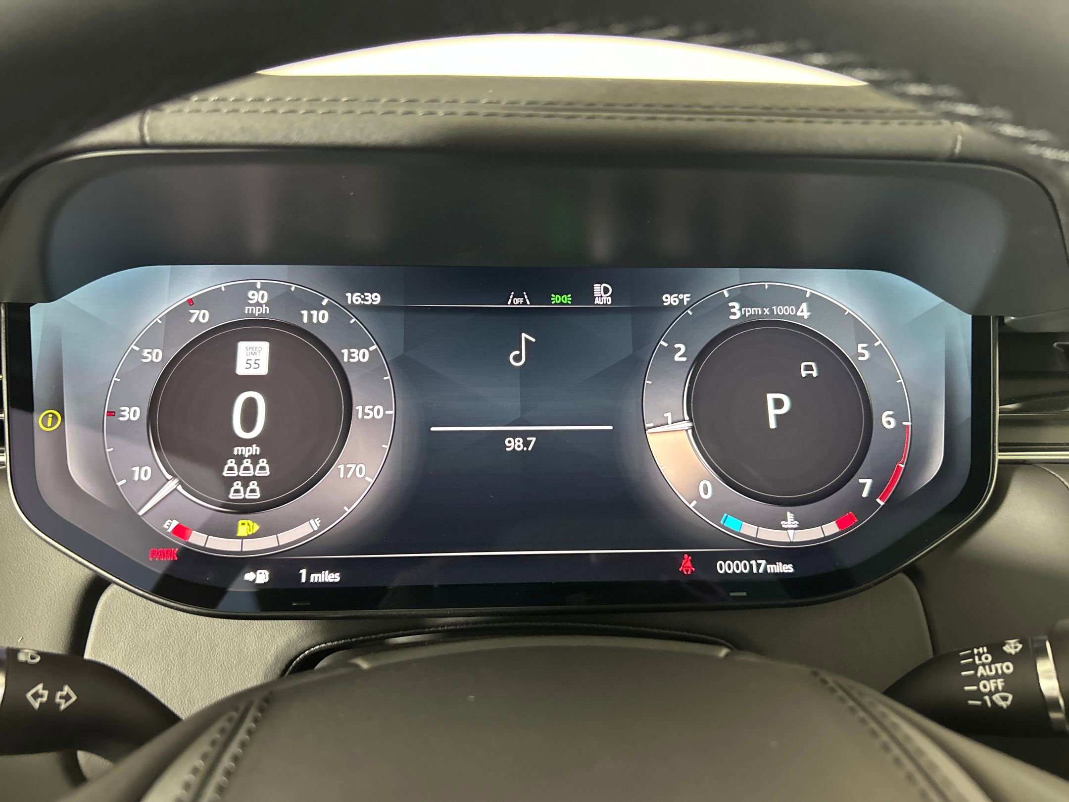New 2025 Land Rover Range Rover Long Wheelbase SE image 15