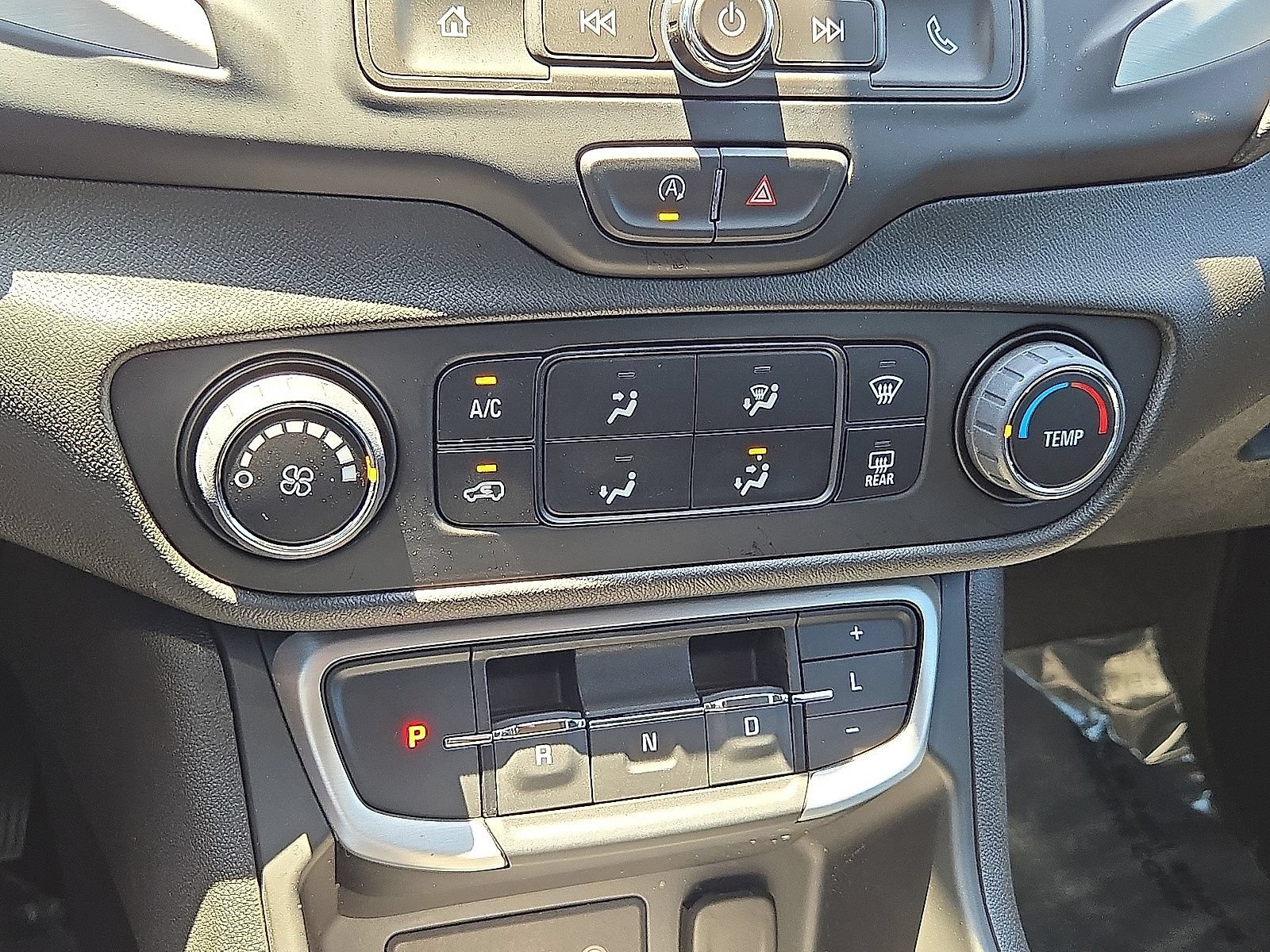 Used 2024 GMC Terrain SLE FWD image 29