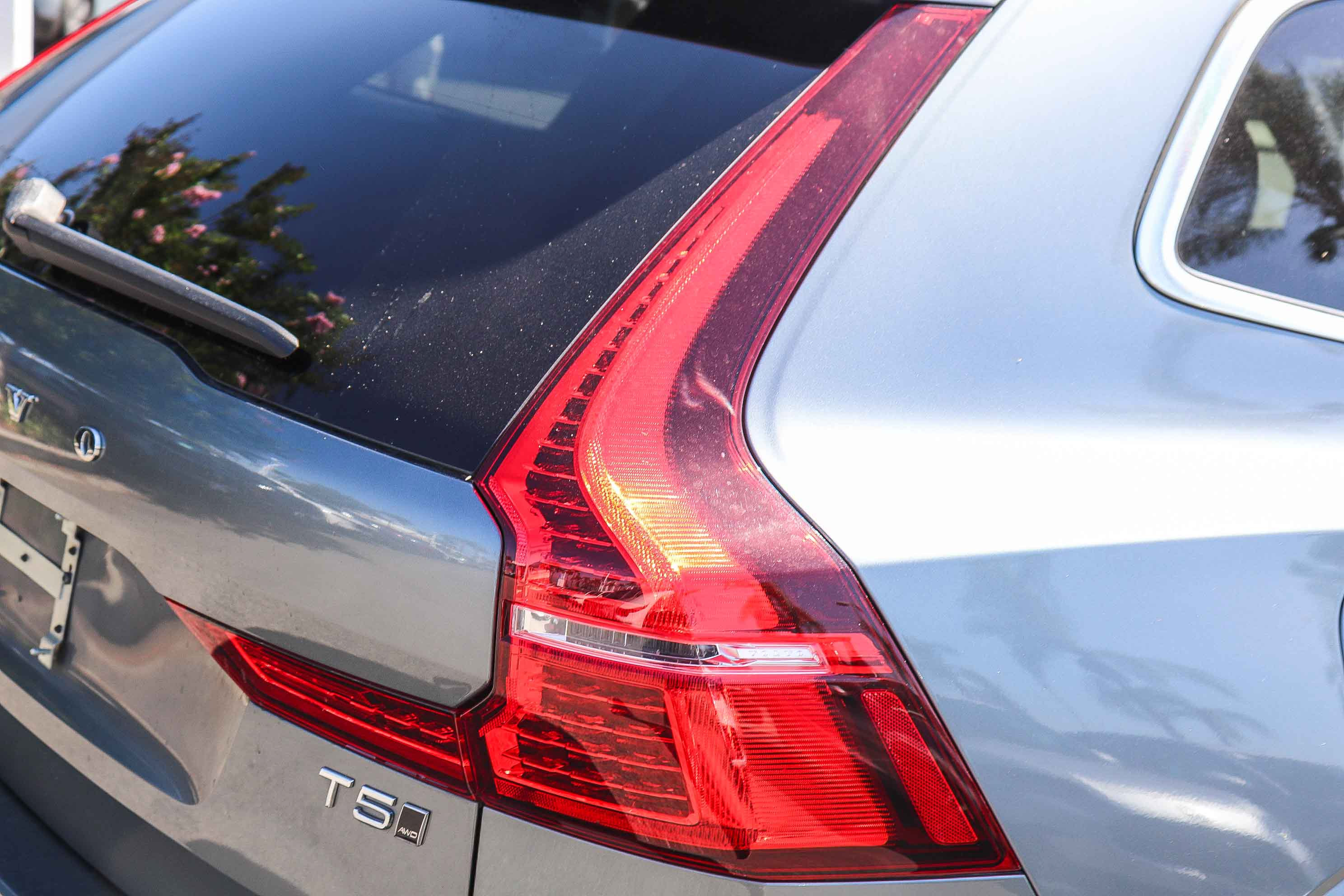 Used 2020 Volvo XC60 T5 Momentum w/ Protection Package Premier AWD/4WD image 8