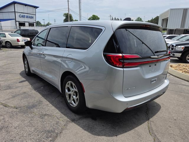 Used 2024 Chrysler Pacifica Limited FWD image 10