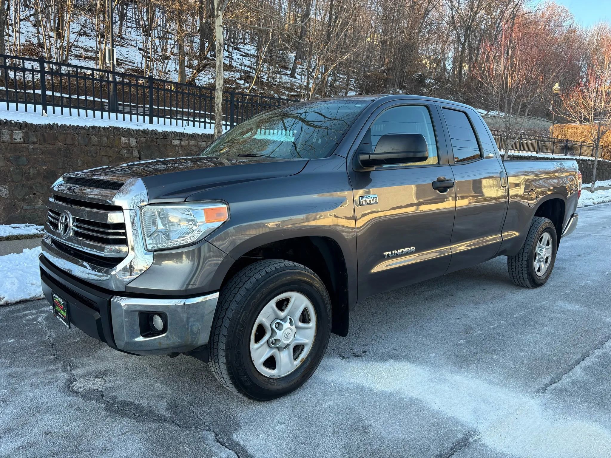 Used 2016 Toyota Tundra SR5 image 2