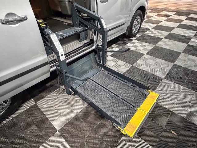 Used 2019 Nissan NV 3500 SL image 11