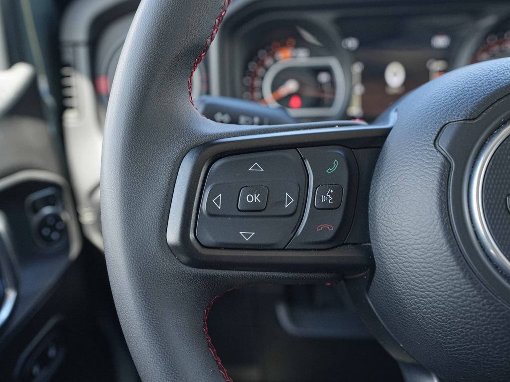 Used 2025 Jeep Wrangler Unlimited Rubicon AWD/4WD image 34