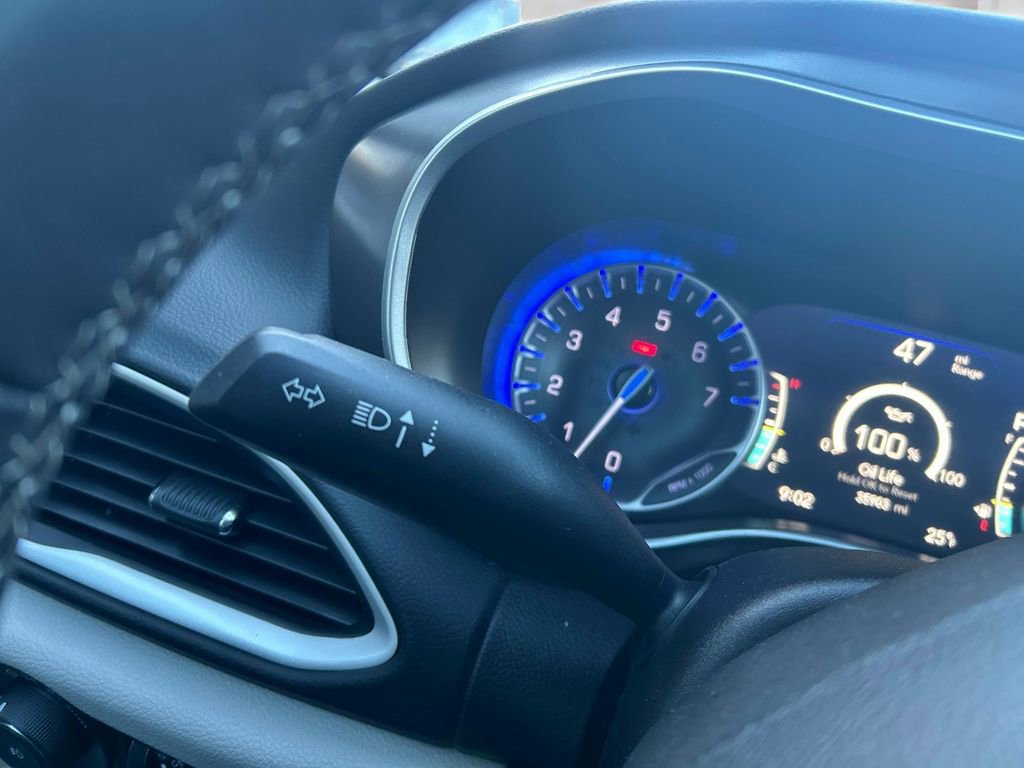 Used 2024 Chrysler Pacifica Touring-L image 26