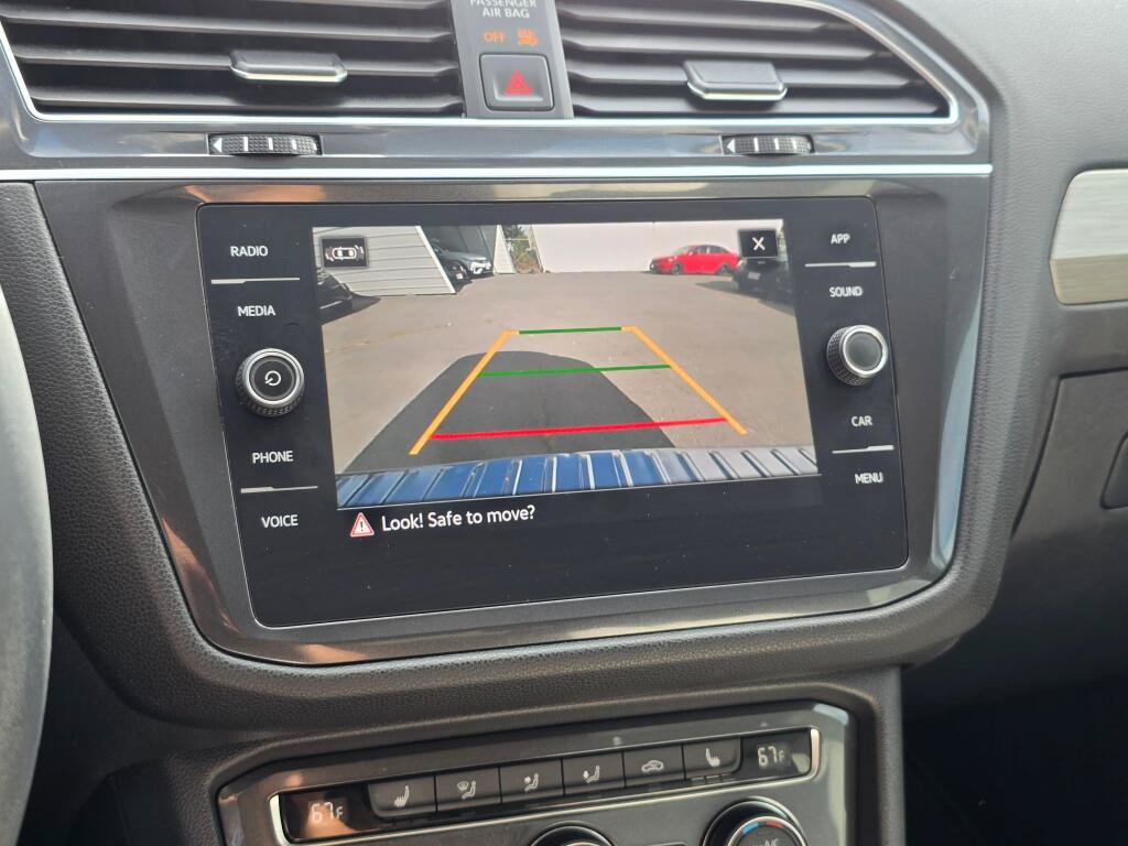 Used 2021 Volkswagen Tiguan SE FWD image 23