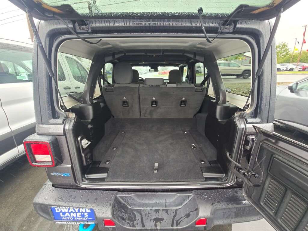 Used 2024 Jeep Wrangler Unlimited image 11