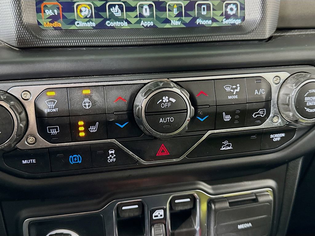 Used 2023 Jeep Wrangler Unlimited w/ Sun & Screen Package image 17