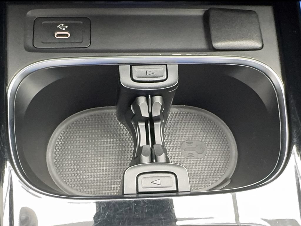 Used 2024 Mercedes-Benz GLB 250 image 40