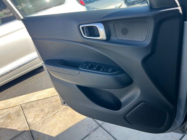 Certified 2025 Hyundai Venue SEL image 17