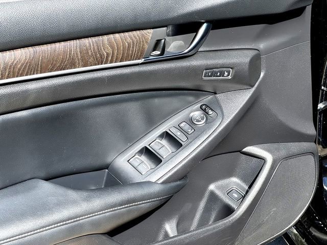 Used 2022 Honda Accord Touring image 9