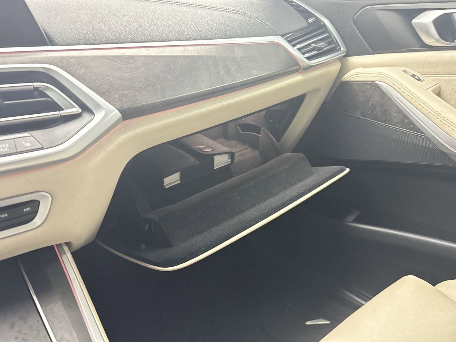 Used 2021 BMW X5 xDrive40i w/ M Sport Package image 28