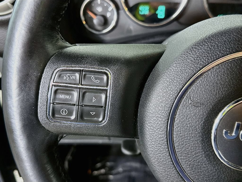 Used 2018 Jeep Wrangler Unlimited Rubicon w/ Connectivity Group AWD/4WD image 18