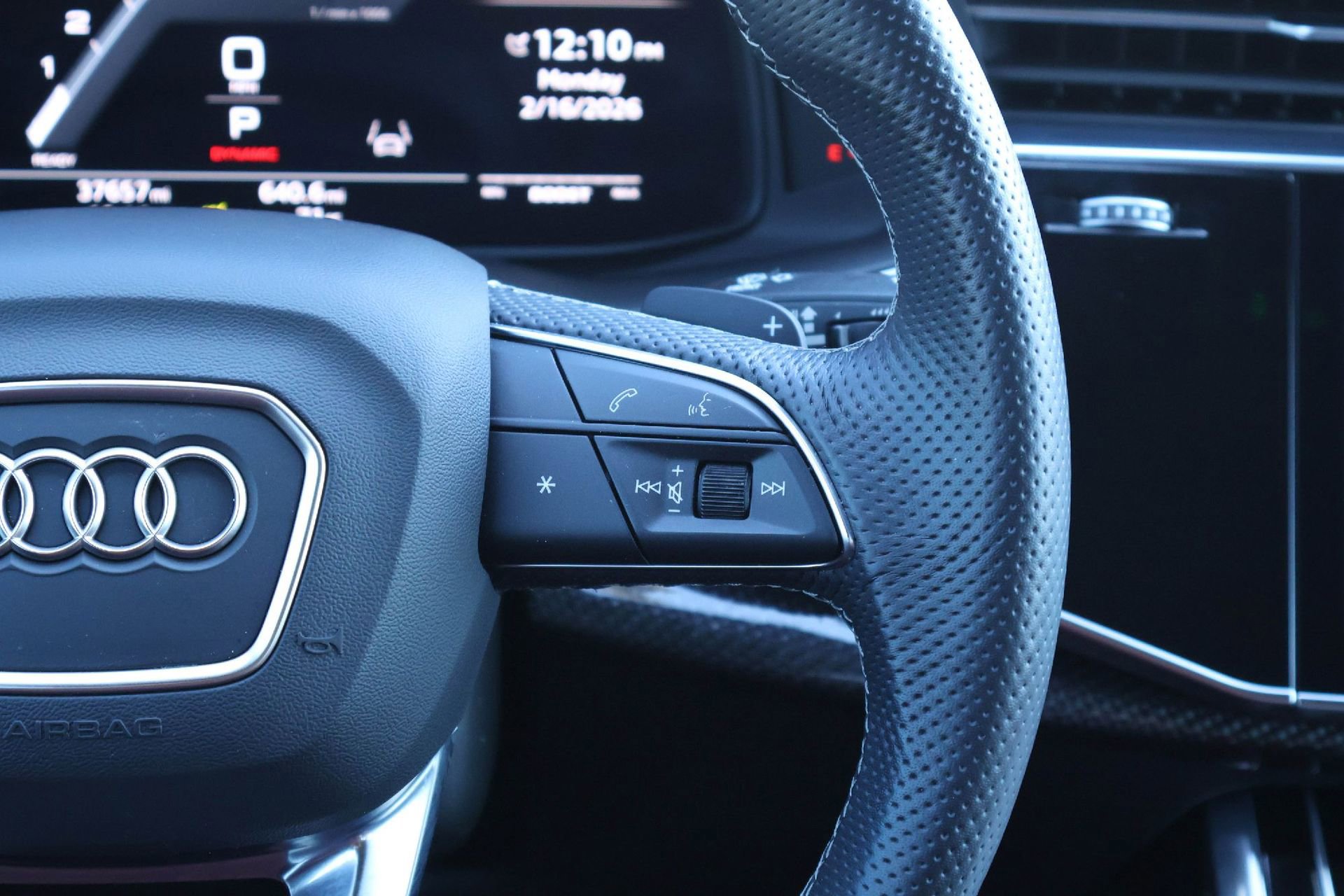 Used 2024 Audi SQ7 Prestige image 23