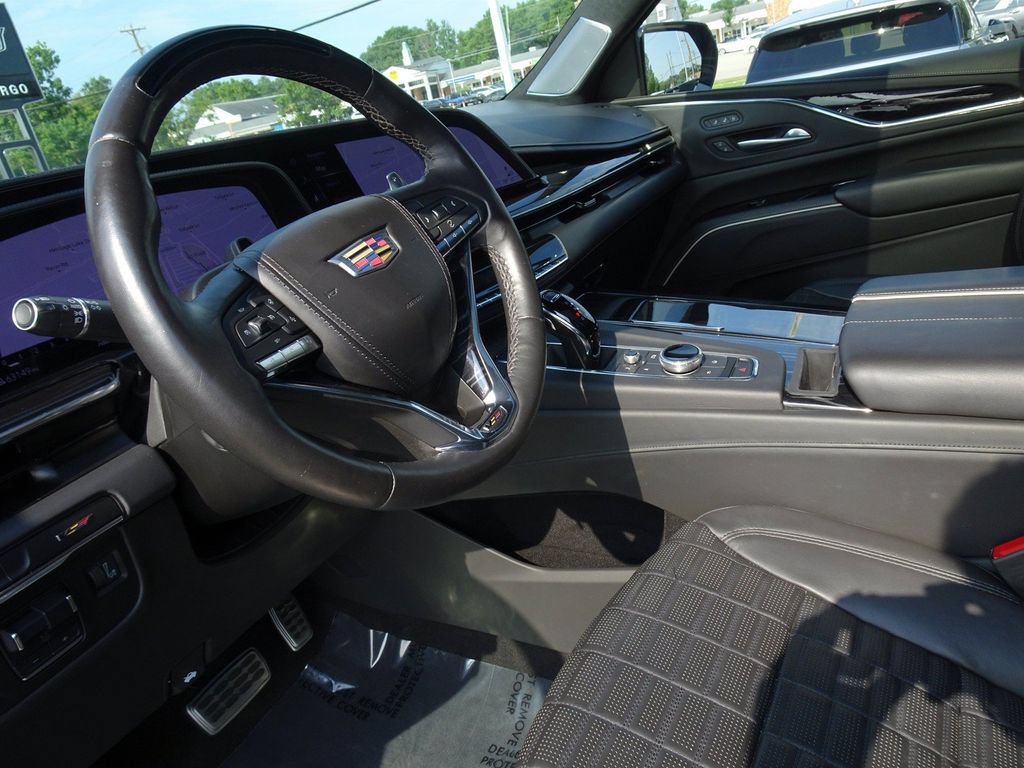 Used 2023 Cadillac Escalade V w/ LPO, ONYX Package AWD/4WD image 11