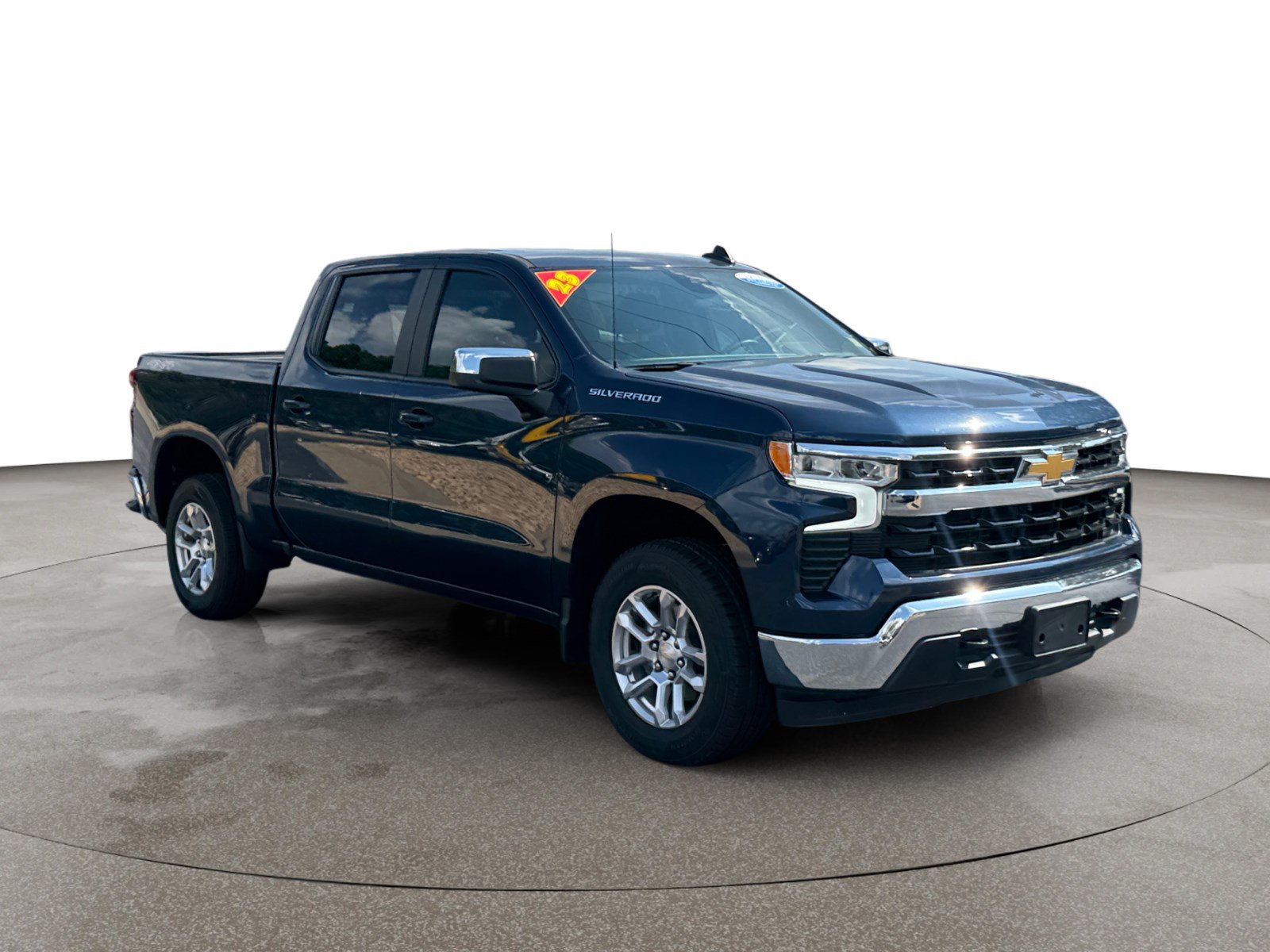 Used 2023 Chevrolet Silverado 1500 LT AWD/4WD image 3