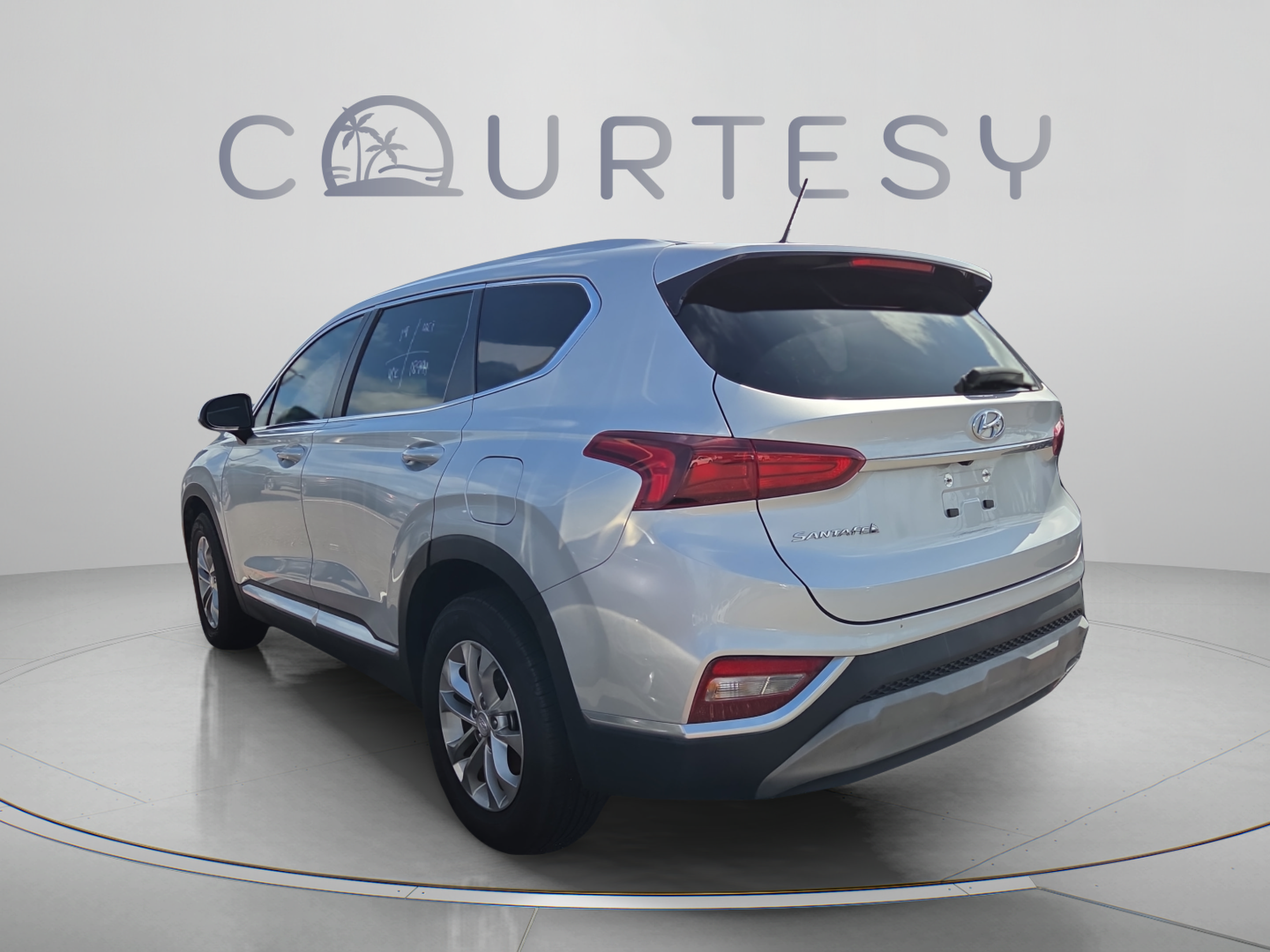 Used 2019 Hyundai Santa Fe SE FWD image 2