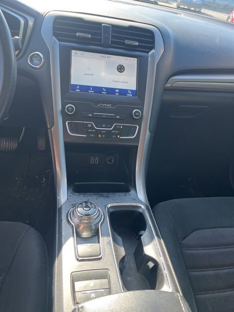 Used 2020 Ford Fusion SE FWD image 9