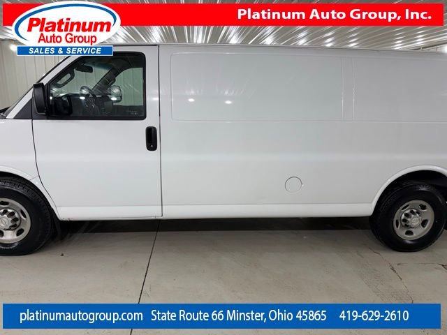 Used 2017 Chevrolet Express 3500 Extended image 2