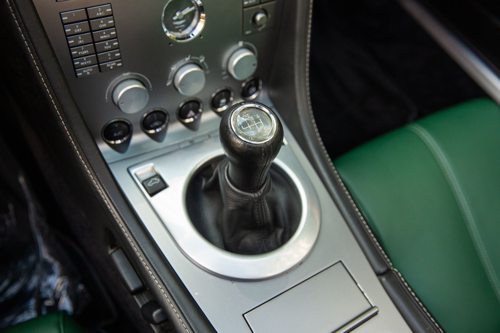 Used 2007 Aston Martin DB9 Volante RWD image 34