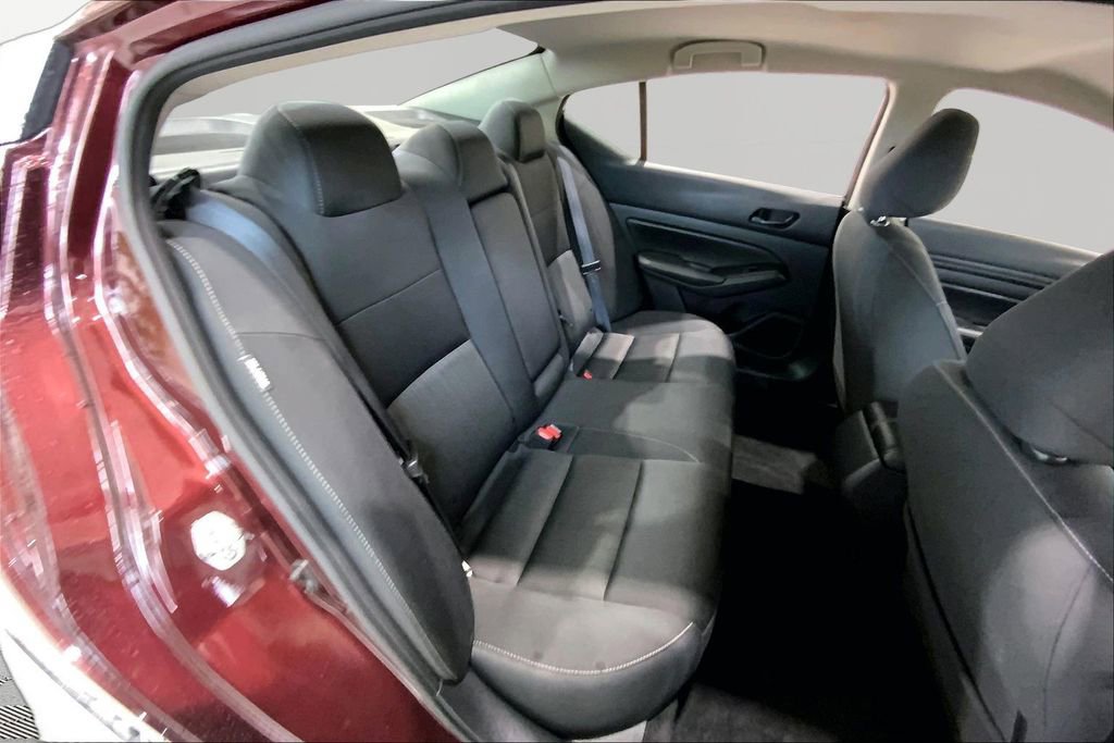 Used 2024 Nissan Altima 2.5 SV FWD image 17