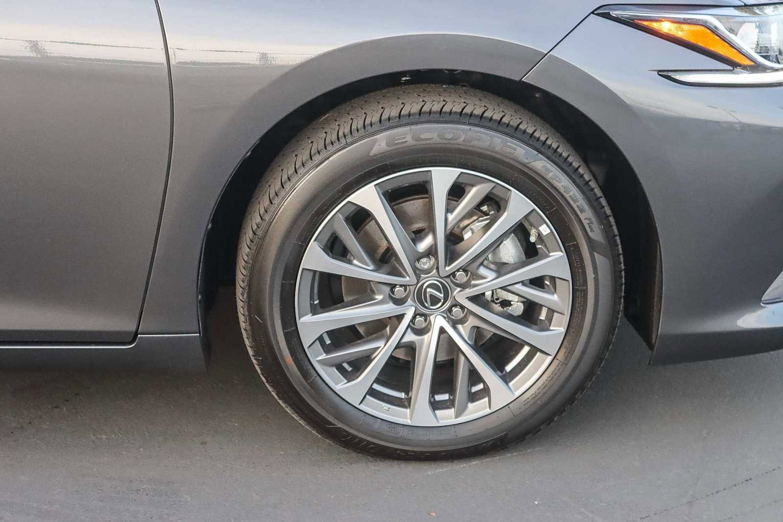 New 2025 Lexus ES 350 image 9