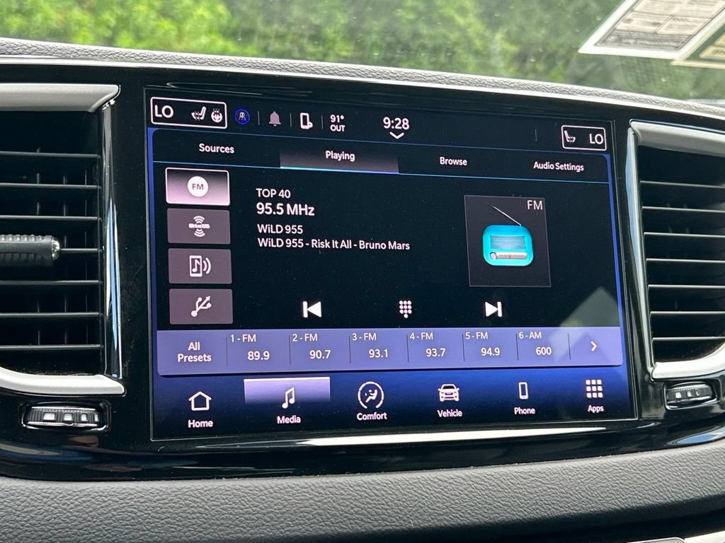 Used 2023 Chrysler Pacifica Touring-L FWD image 31