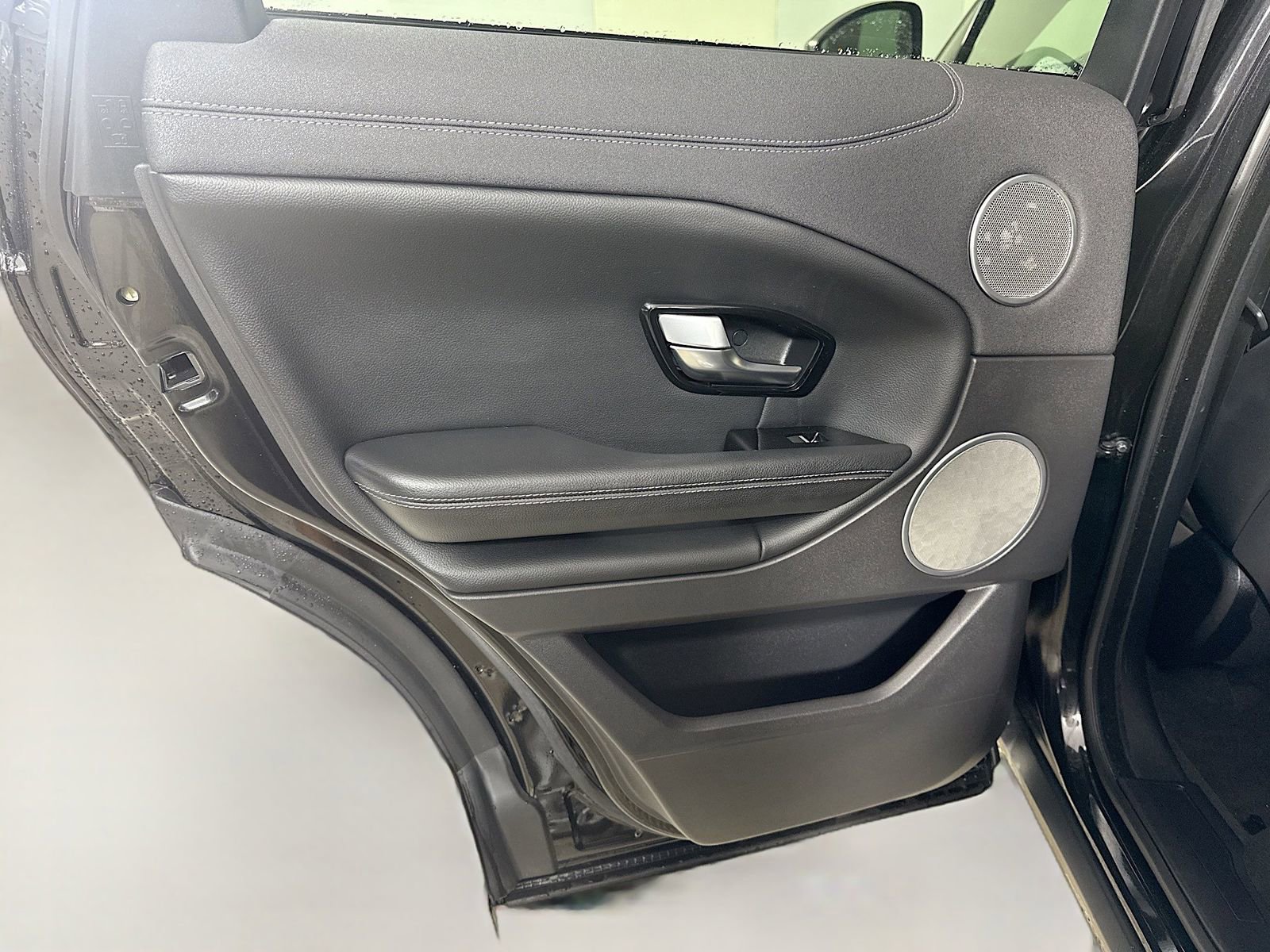 Used 2017 Land Rover Range Rover Evoque SE Premium image 22