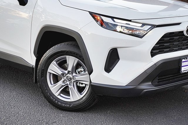Used 2025 Toyota RAV4 LE image 4