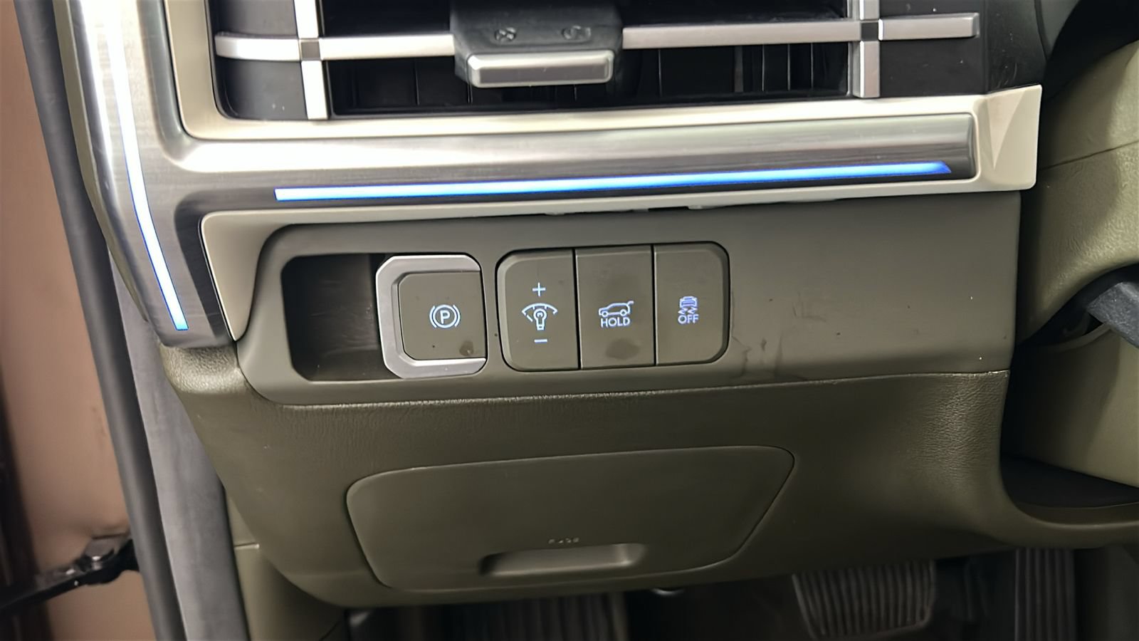 Used 2024 Hyundai Santa Fe Calligraphy FWD image 24