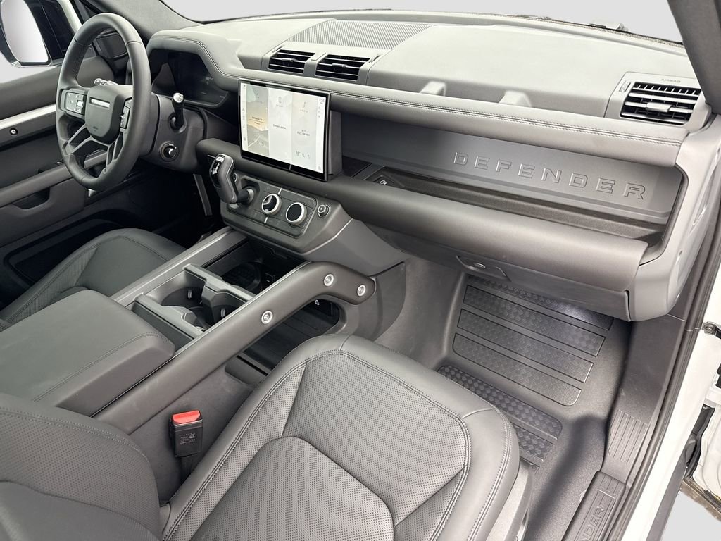 Used 2025 Land Rover Defender 110 S image 16