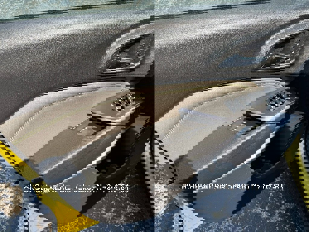 Used 2024 Chevrolet Trax ACTIV w/ Sunroof Package image 24