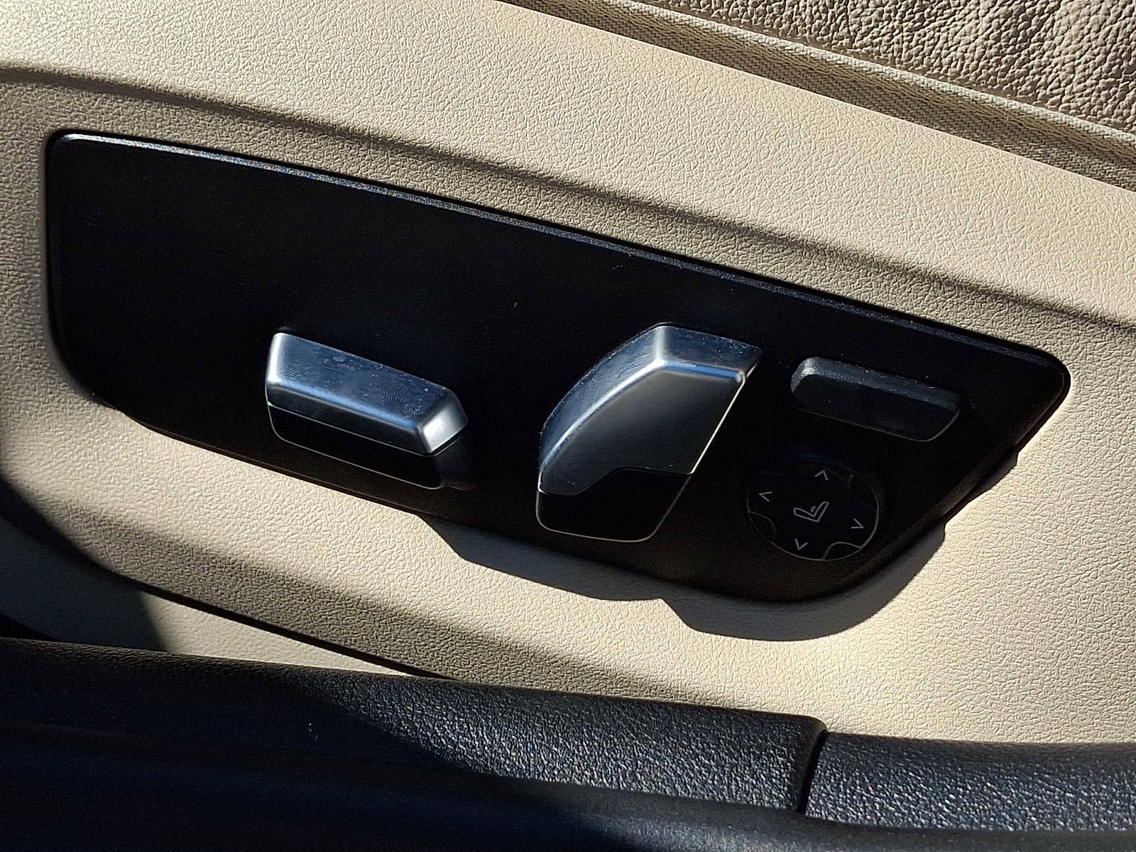 Used 2022 BMW 540i xDrive w/ Convenience Package image 18