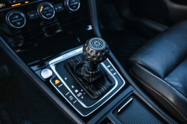 Used 2015 Volkswagen Golf R 4-Door image 10