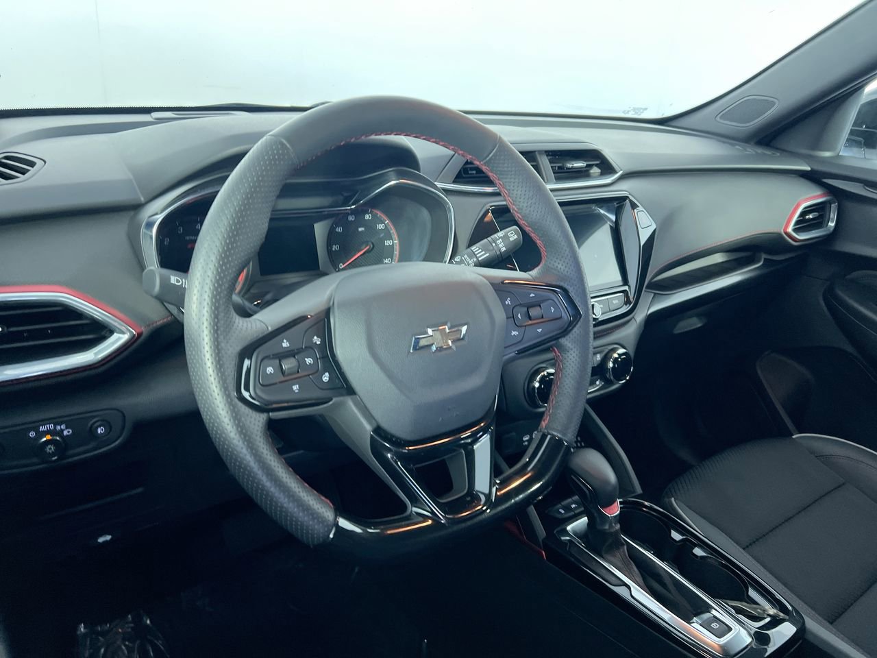 Used 2023 Chevrolet TrailBlazer RS w/ Convenience Package FWD image 27