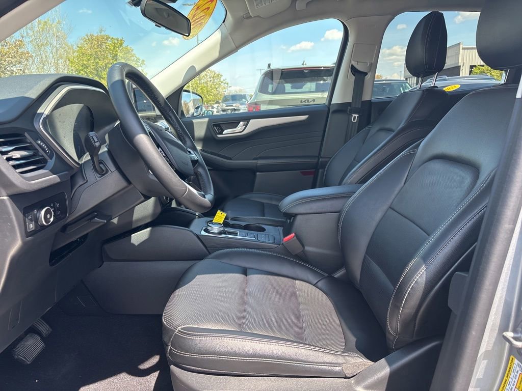 Used 2022 Ford Escape SEL w/ Technology Package FWD image 9