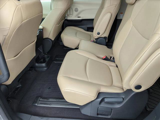 Used 2023 Toyota Sienna XLE image 18
