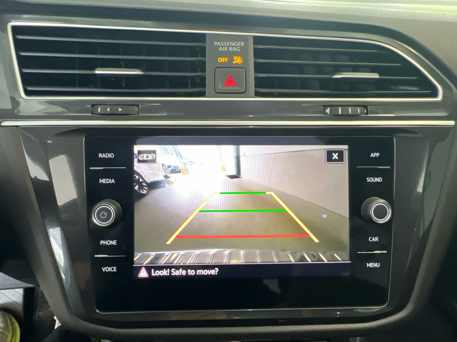 Used 2023 Volkswagen Tiguan SE w/ Panoramic Sunroof Package AWD/4WD image 18
