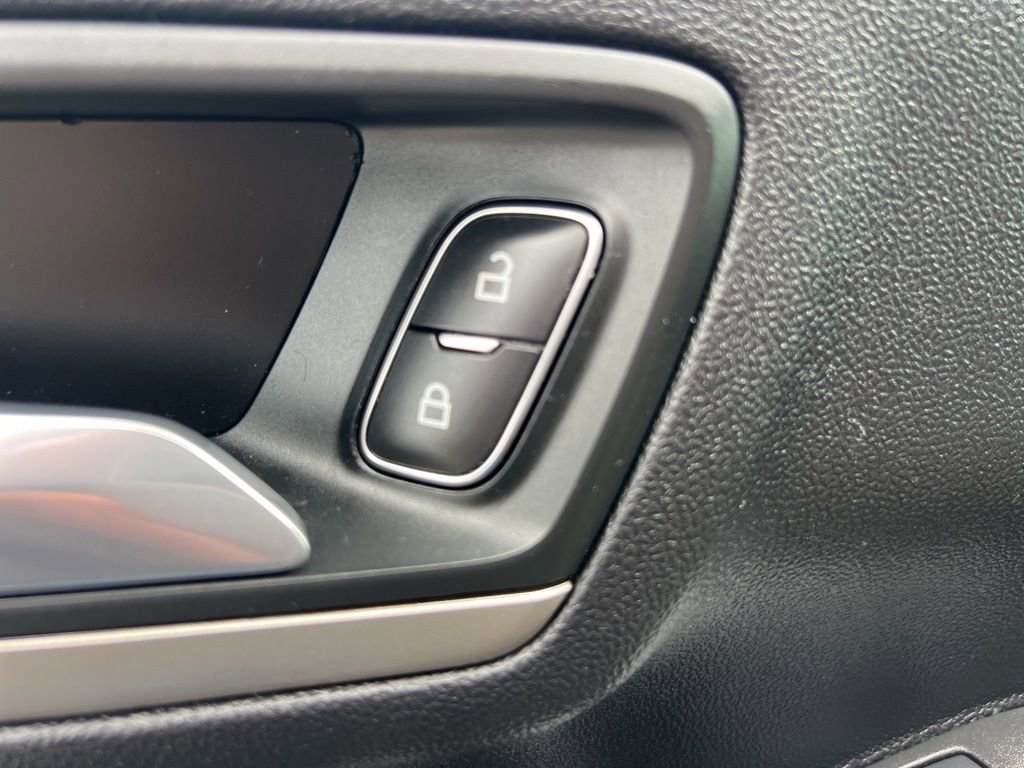 Used 2021 Ford Escape SE image 25