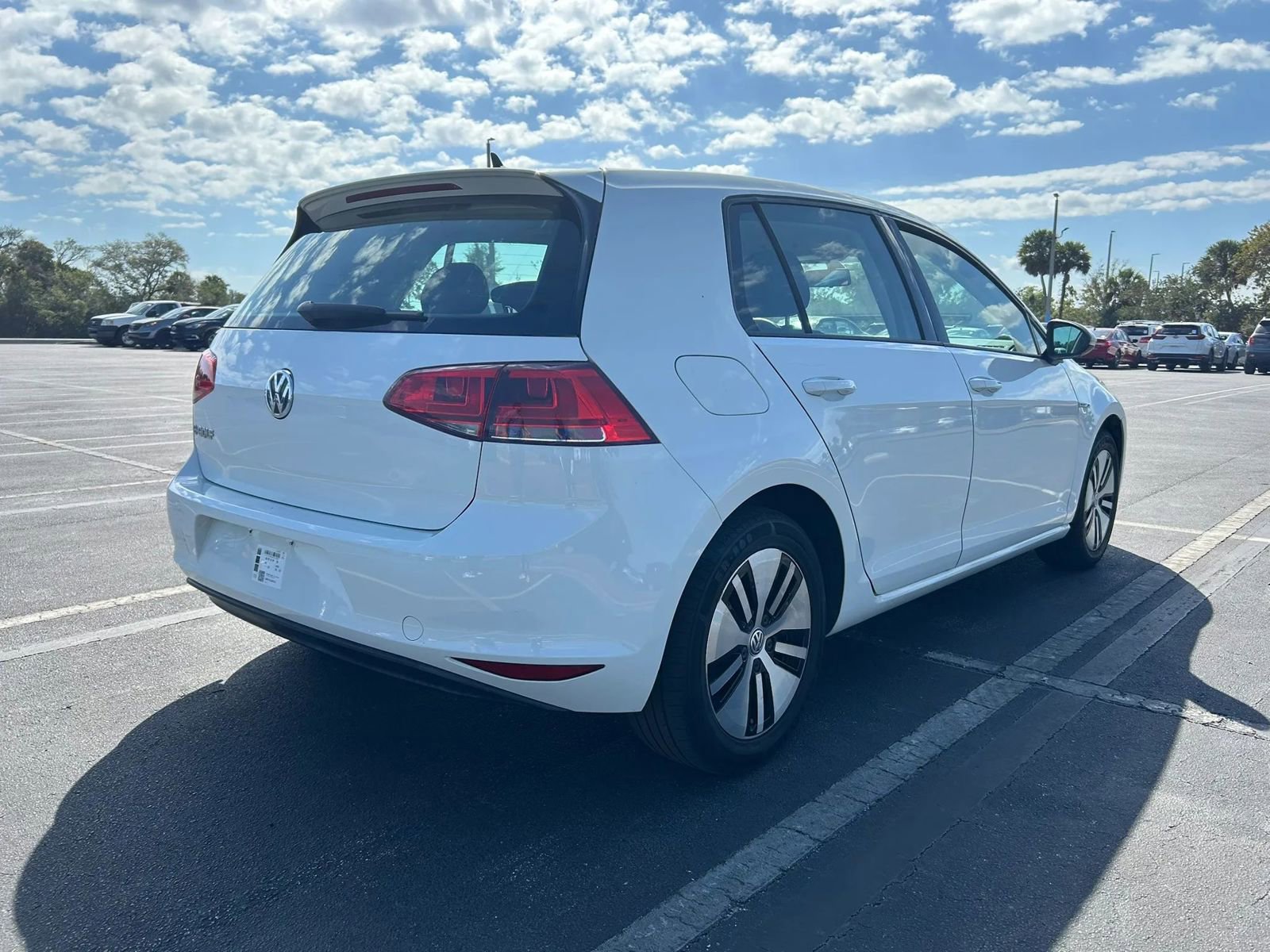 Used 2016 Volkswagen e-Golf SE FWD image 8
