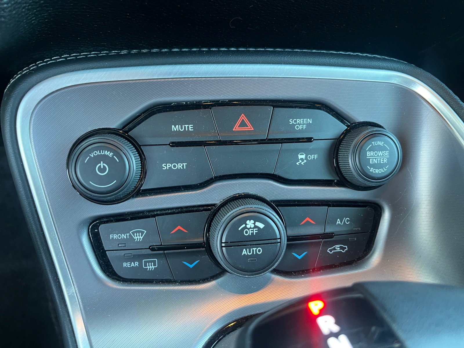 Used 2022 Dodge Challenger SXT image 30