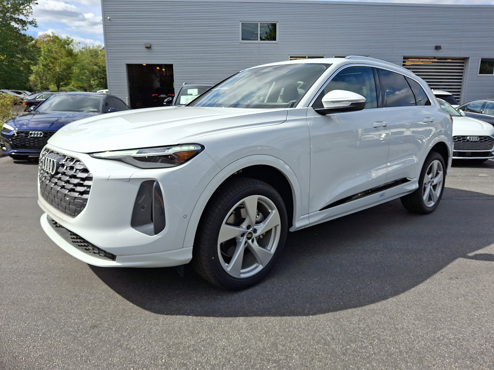 New 2025 Audi Q5 Premium Plus image 2