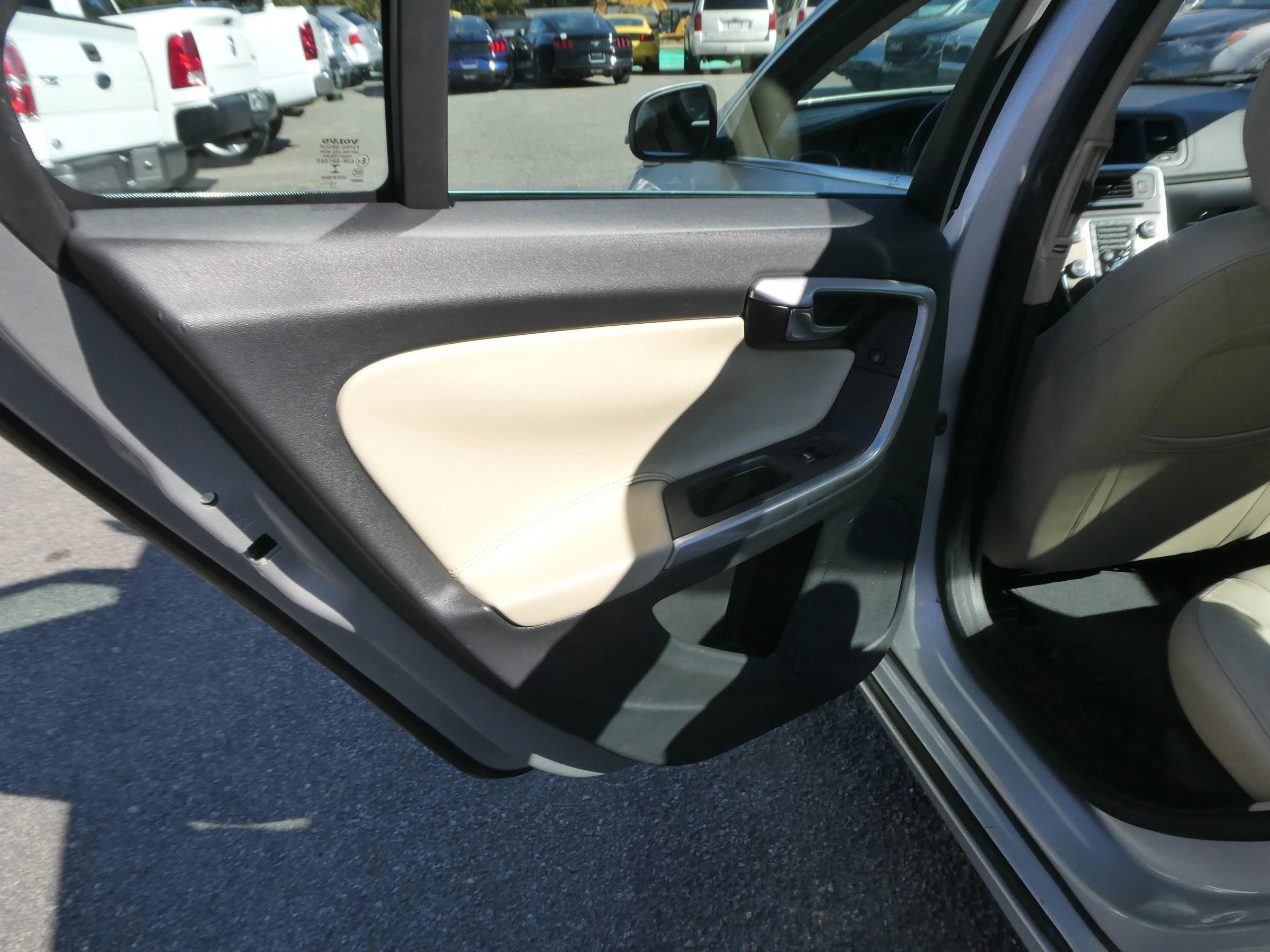 Used 2016 Volvo S60 T5 Premier w/ Convenience Package image 30