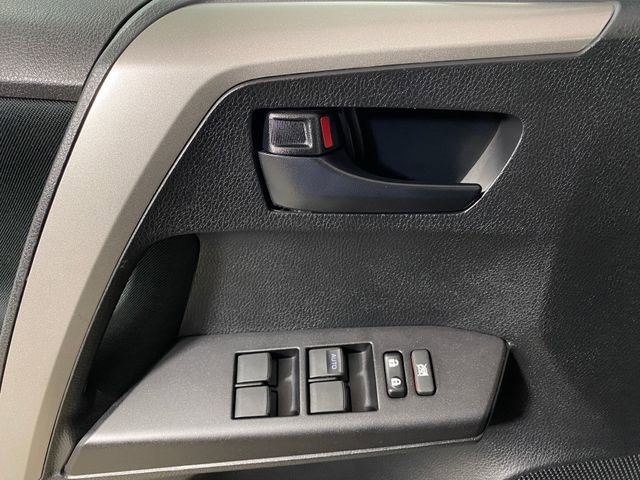Certified 2018 Toyota RAV4 LE w/ Carpet Mat Package AWD/4WD image 21